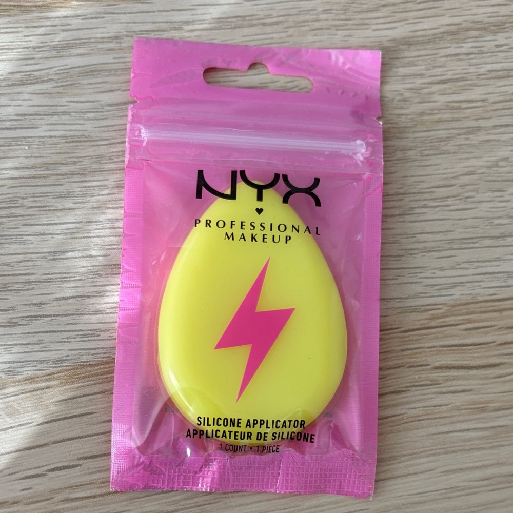NYX silicone Makeup applicator